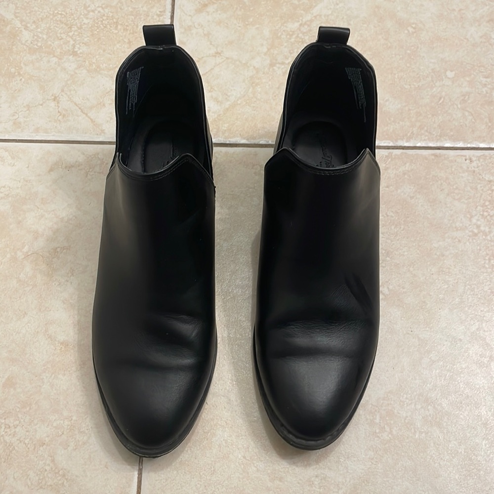Size 8 (8.5) Universal Thread Target Black Boot